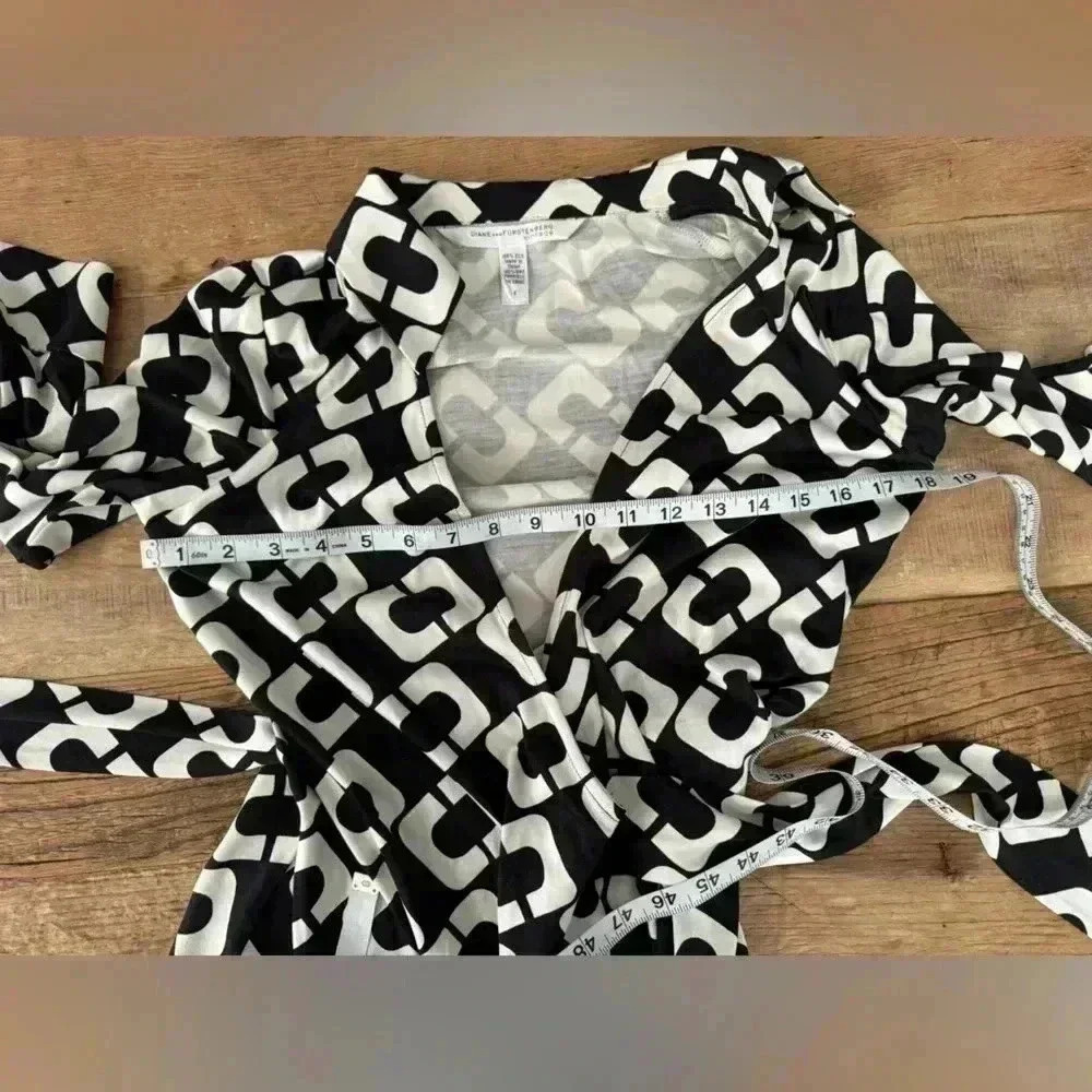 Diane von Furstenberg Vintage Julian 100% Silk Jersey Wrap Dress Chain Link SZ 6 - Picture 11 of 11